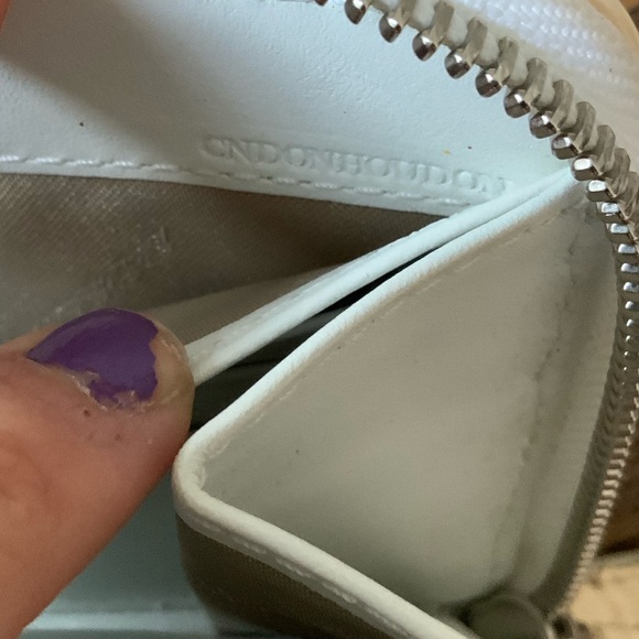 BURBERRY Authentic Patent Leather Cream White Large Zip Around Women’s Wallet - Picture 11 of 16